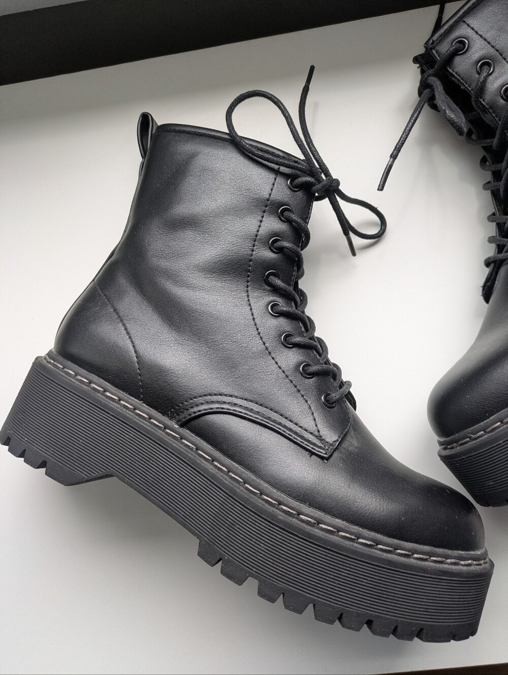 Steve Madden Bettyy Black Platform Combat Boots 8 Vegan Leather - Picture 2 of 12